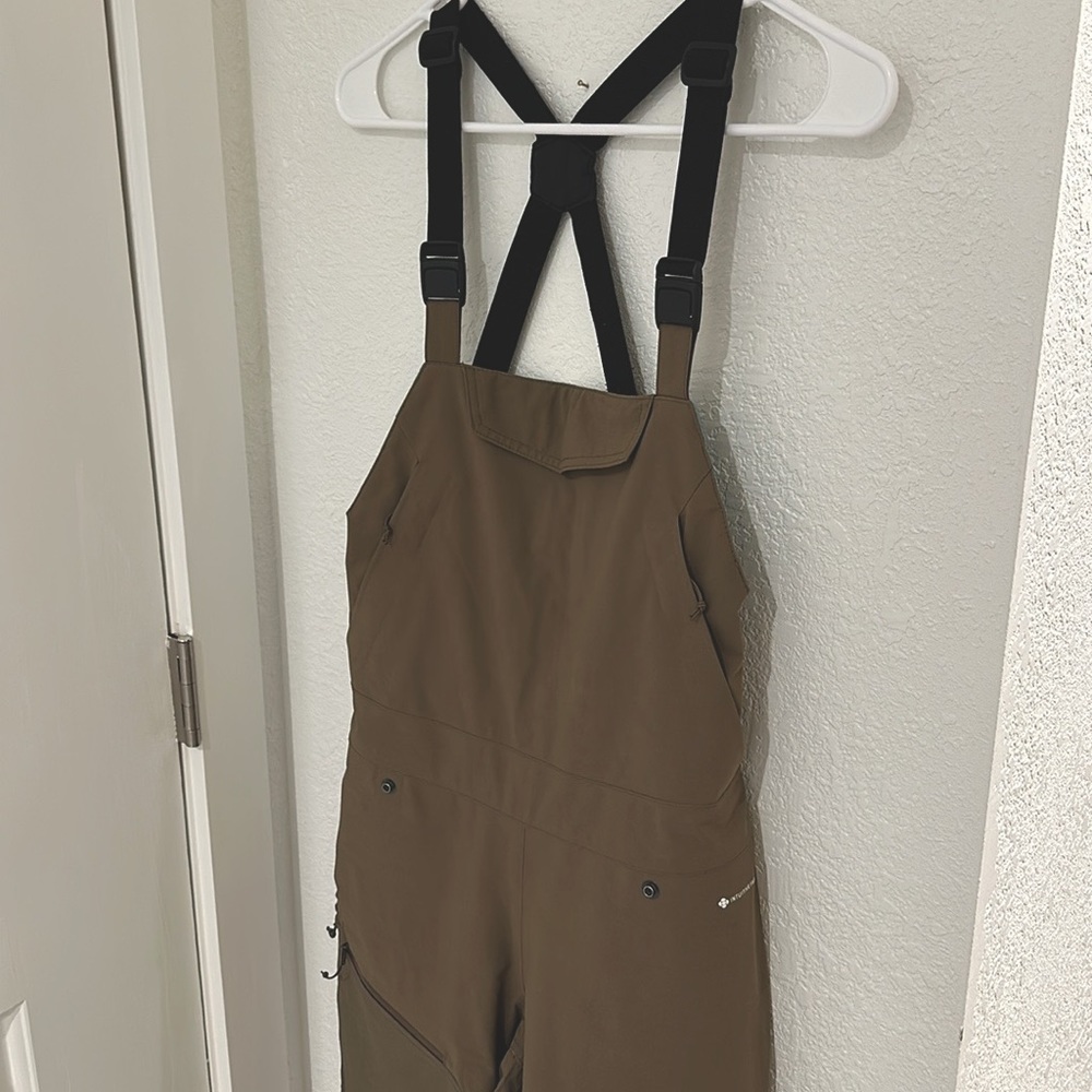 Womens Flylow Moxie Bibs!